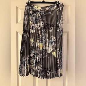 Pleated Floral Midi Skirt in Charcoal and White